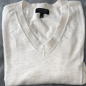 Long sleeve vneck banana republic